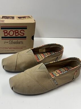 Bobs by Sketchers Womens Size 10 Taupe Style 34220 Canvas Upper Memory Foam